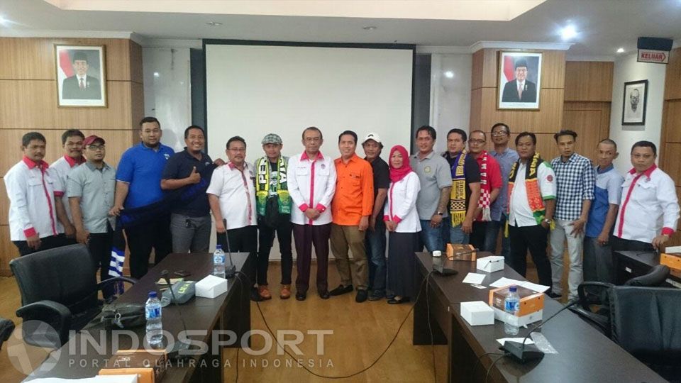 Para suporter klub Indonesia bertemu pihak Kemenpora untuk mensukseskan pagelaran Asian Games 2018. Copyright: © EFF/Indosport